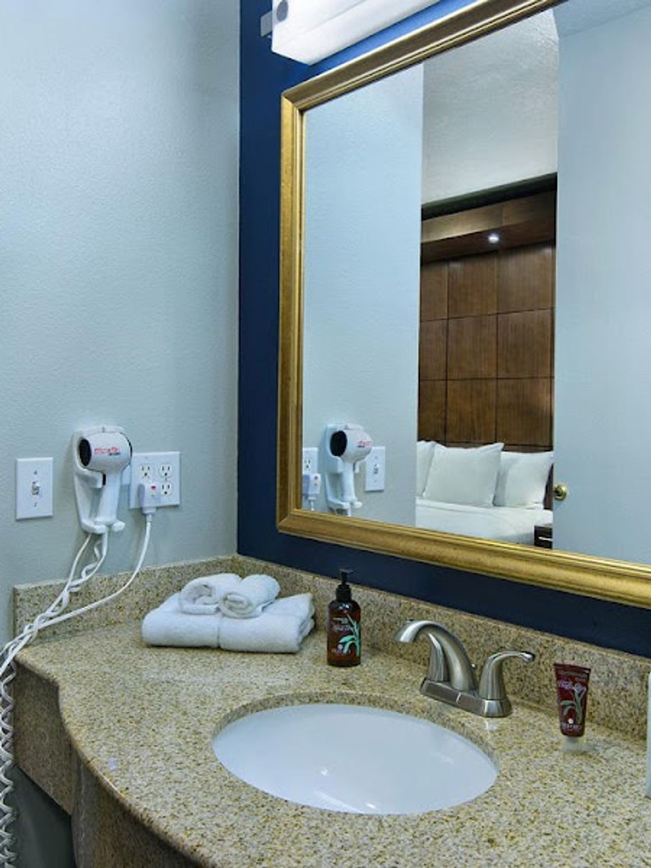 Photo of Oxford Suites Spokane