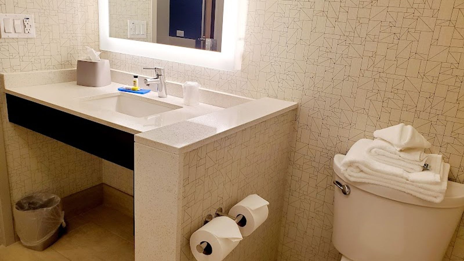 Photo of Holiday Inn Express & Suites San Jose Airport, an IHG Hotel