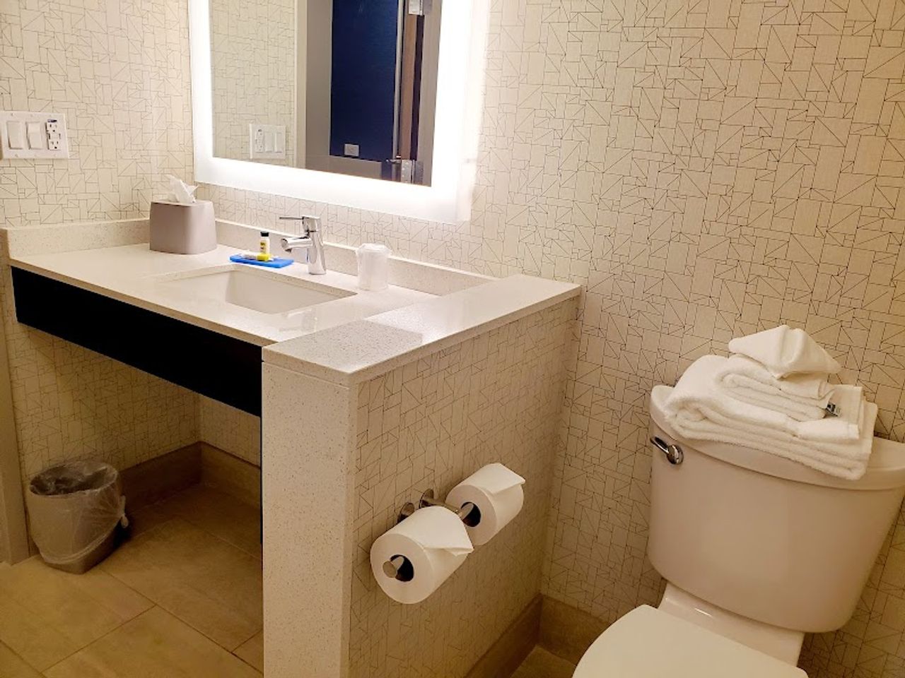 Photo of Holiday Inn Express & Suites San Jose Airport, an IHG Hotel