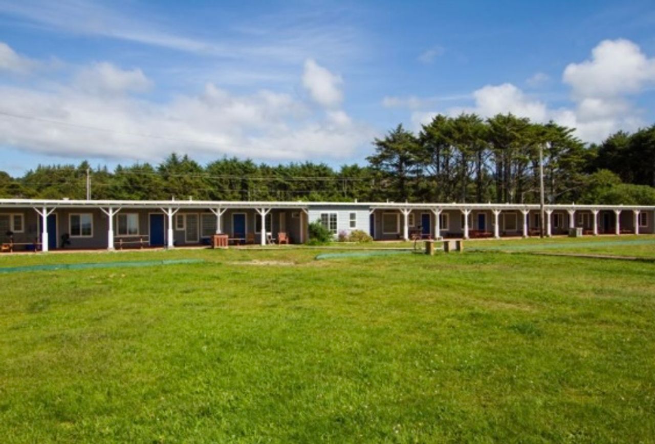 Photo of Deane’s Oceanfront Lodge - Exterior