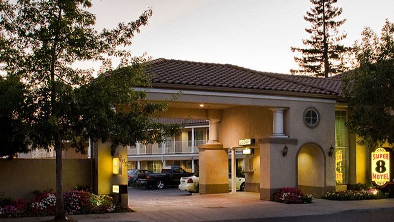 Photo of Super 8 by Wyndham Mountain View