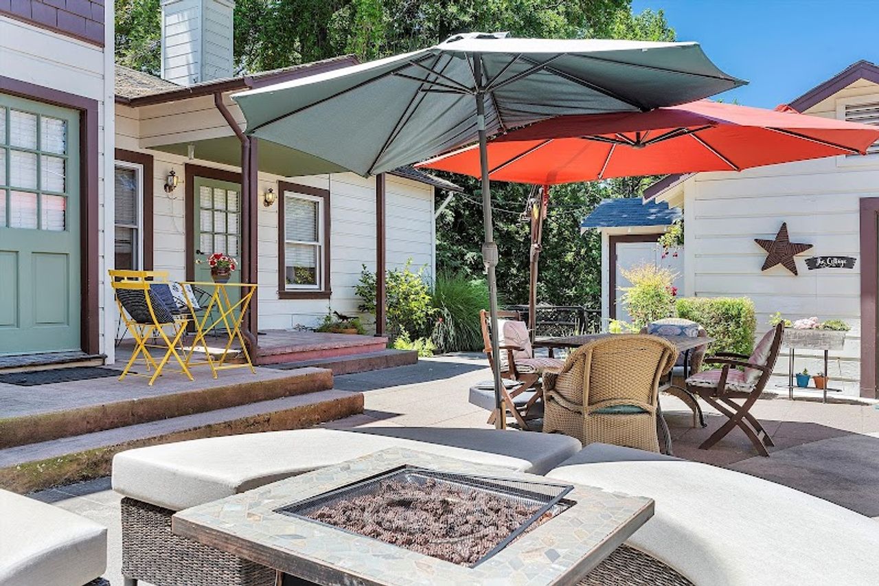 Photo of Cinnamon Bear Creekside Inn