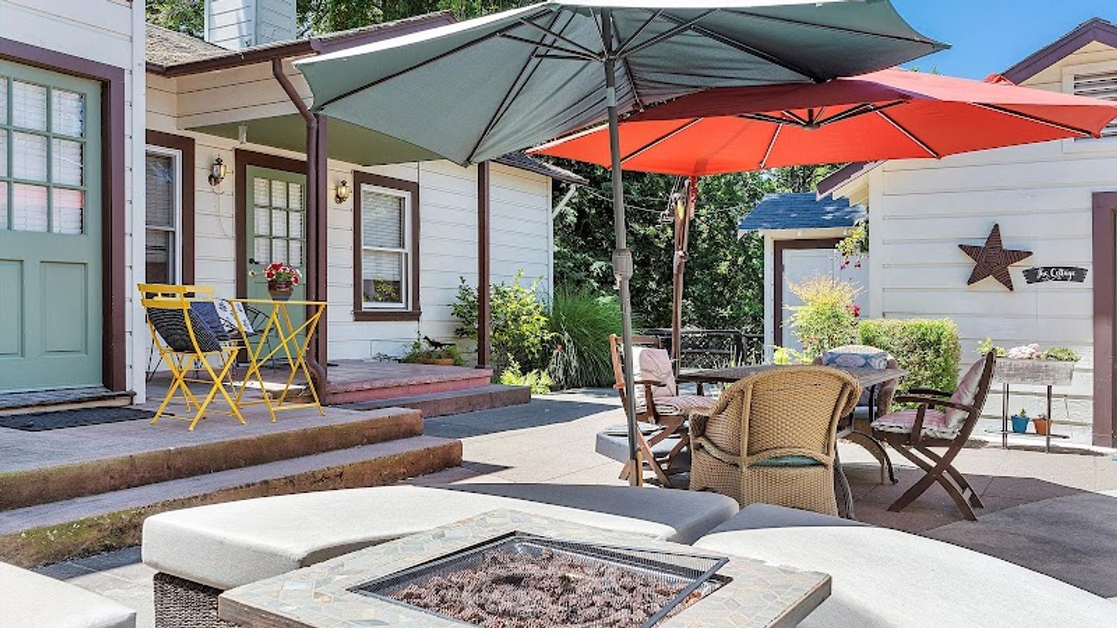 Photo of Cinnamon Bear Creekside Inn