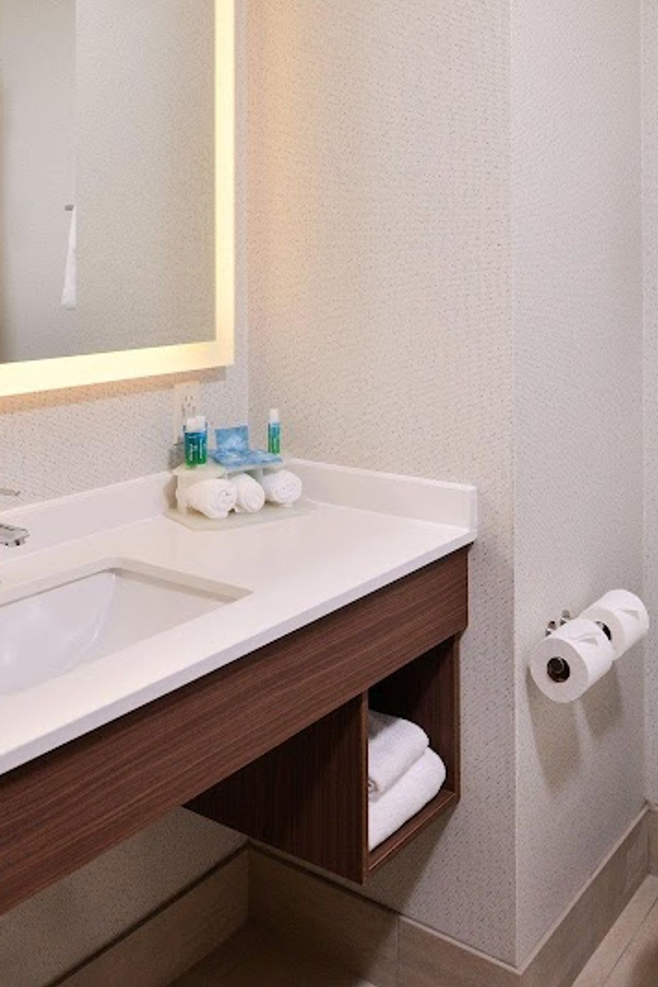 Photo of Holiday Inn Express & Suites Lacey - Olympia, an IHG Hotel