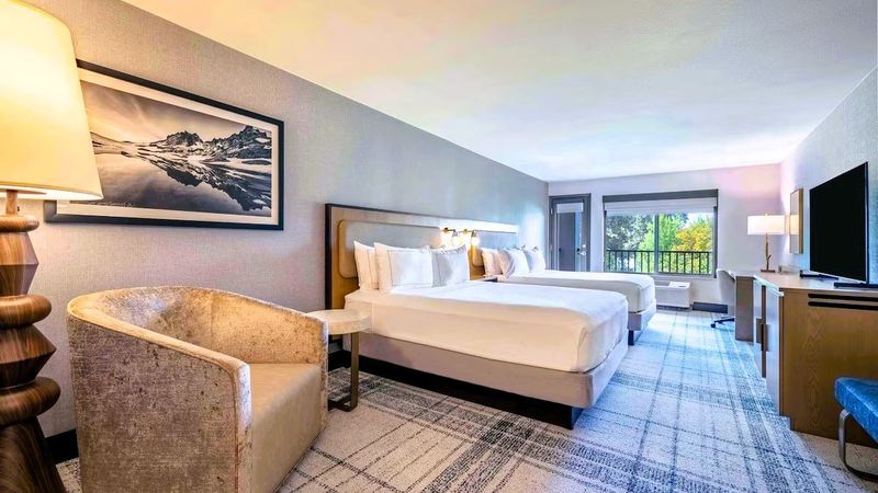 The Newberry Hotel Bend, Tapestry Collection by Hilton - Room with 2 Queen Beds