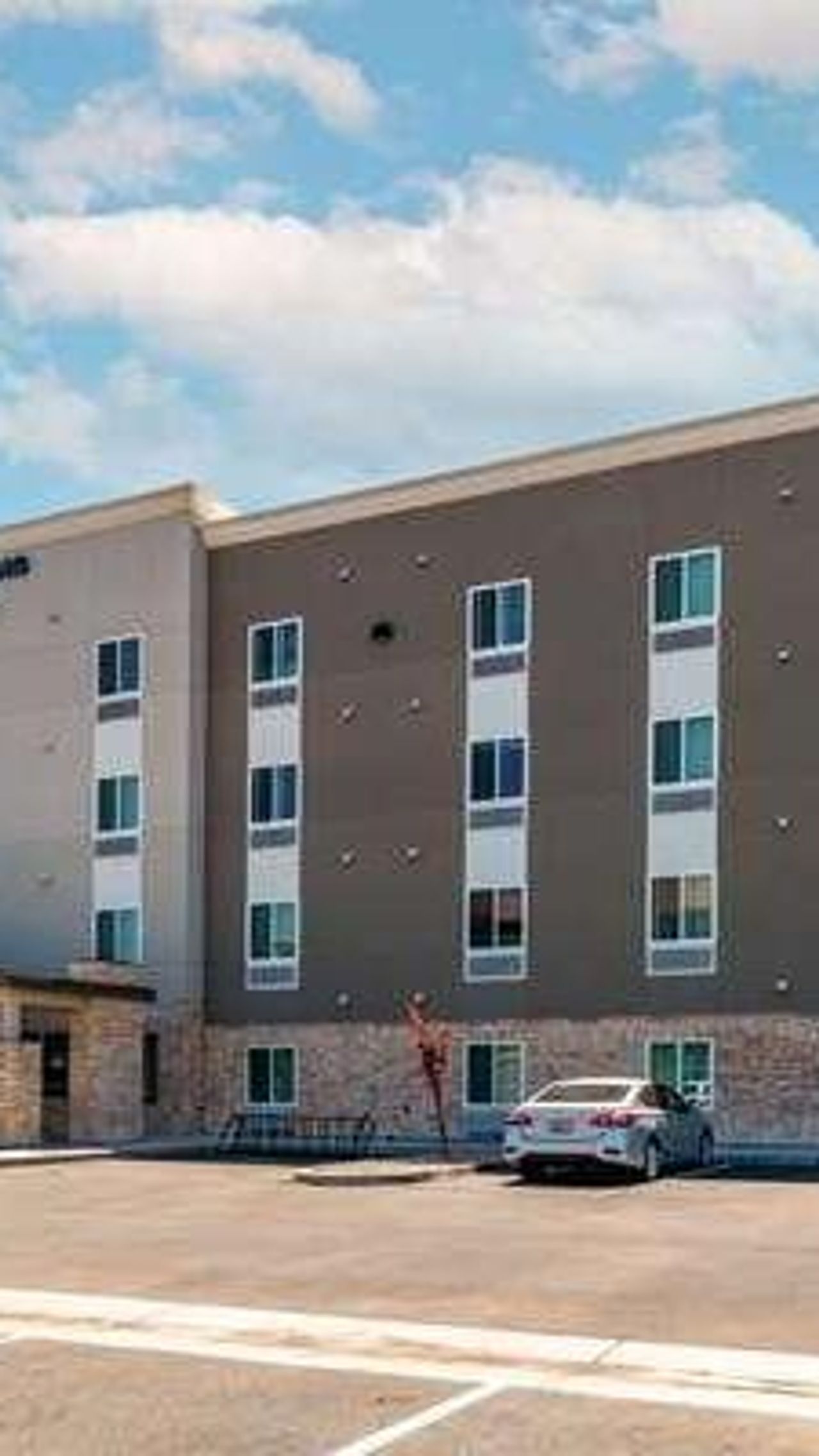Photo of WoodSpring Suites Bakersfield Airport