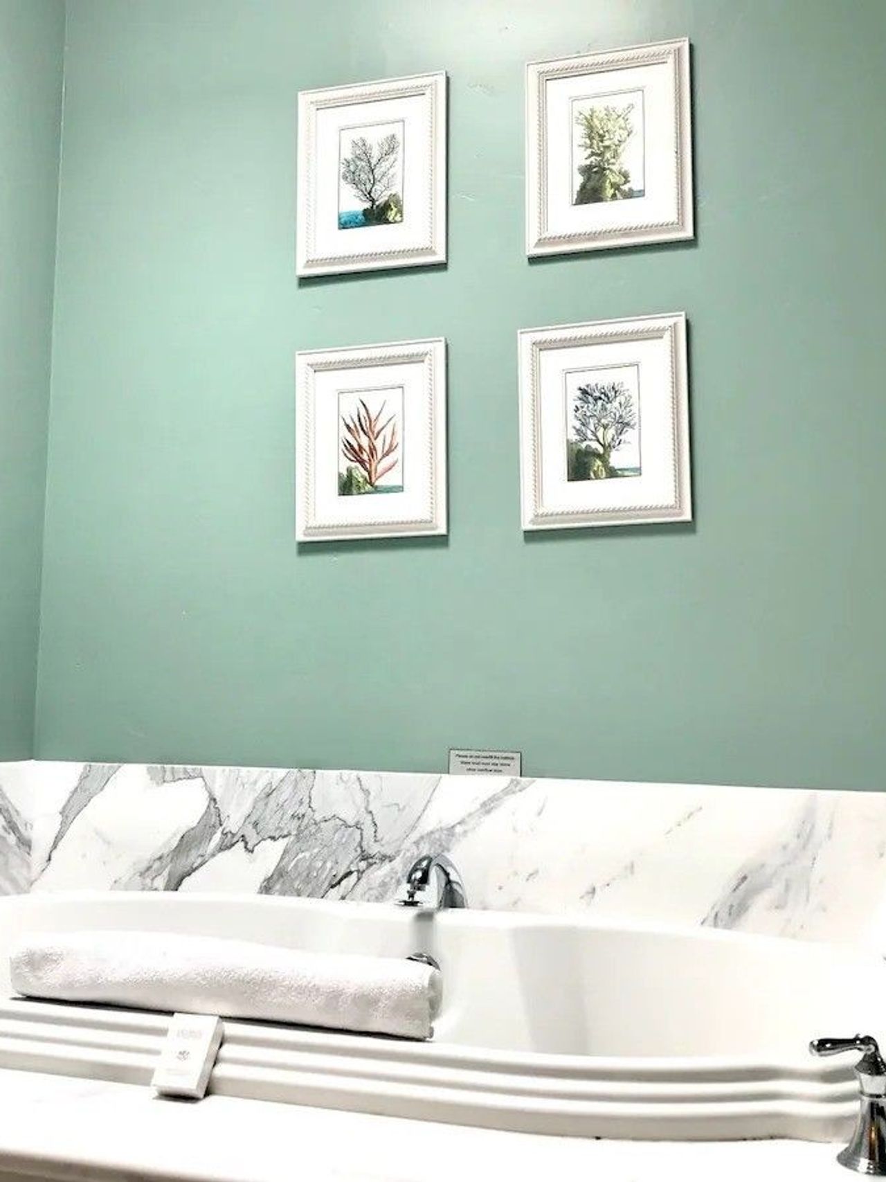 West Cliff Inn, A Four Sisters Inn - Private In-room Jetted Tub