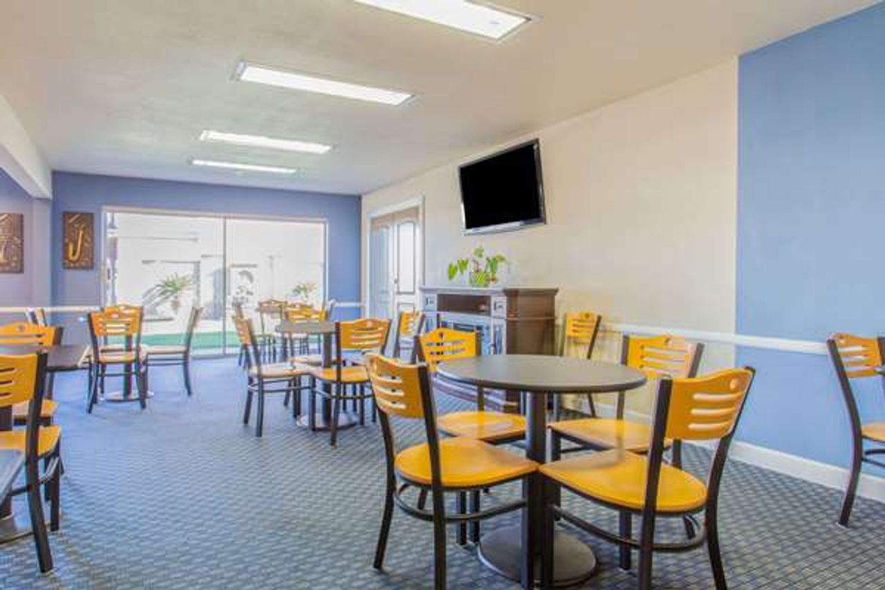 Photo of Days Inn by Wyndham Modesto