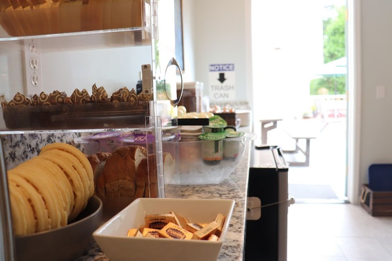 Photo of Colton Inn - Breakfast Room