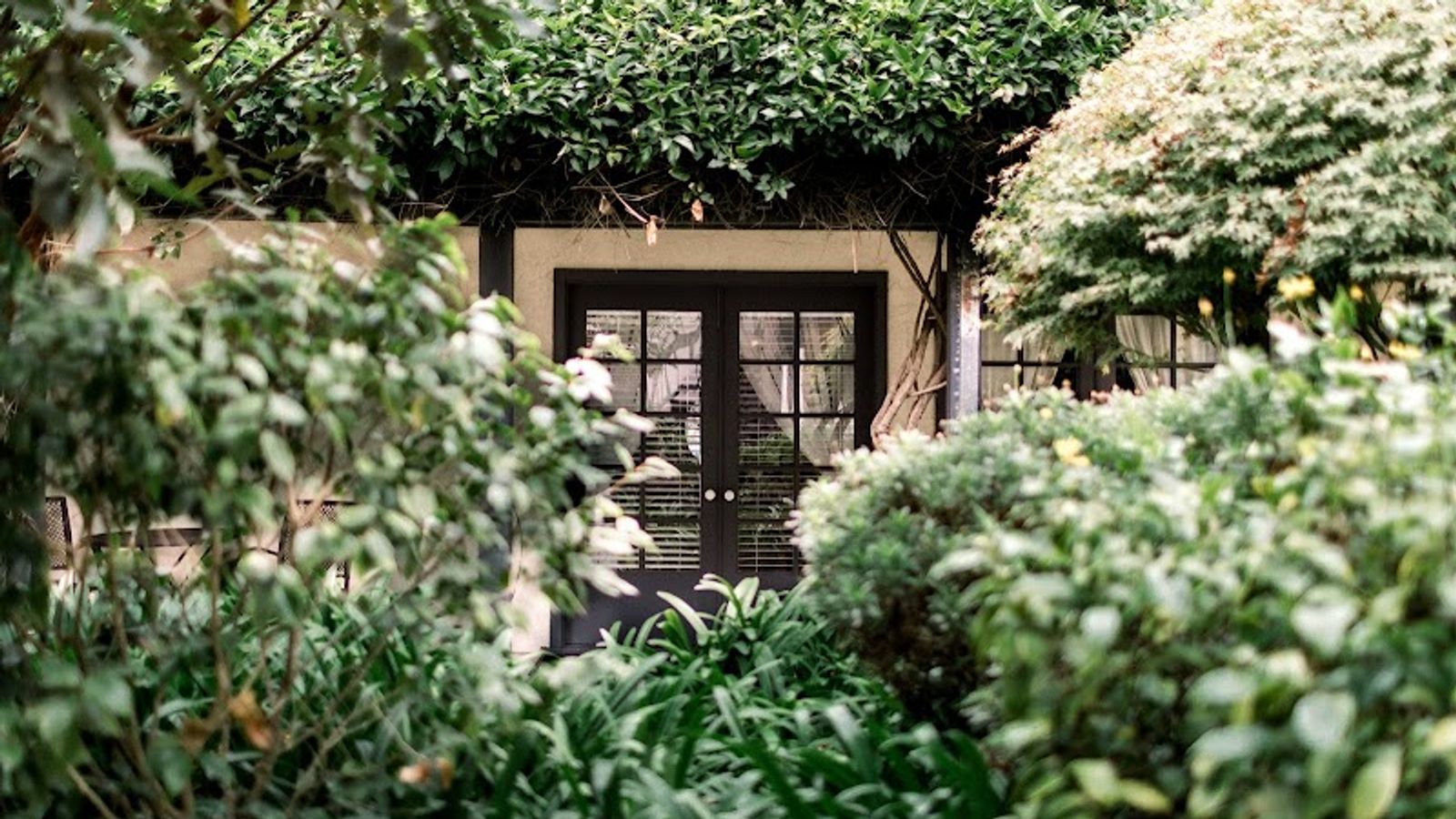 Photo of Merritt House Hotel - Garden