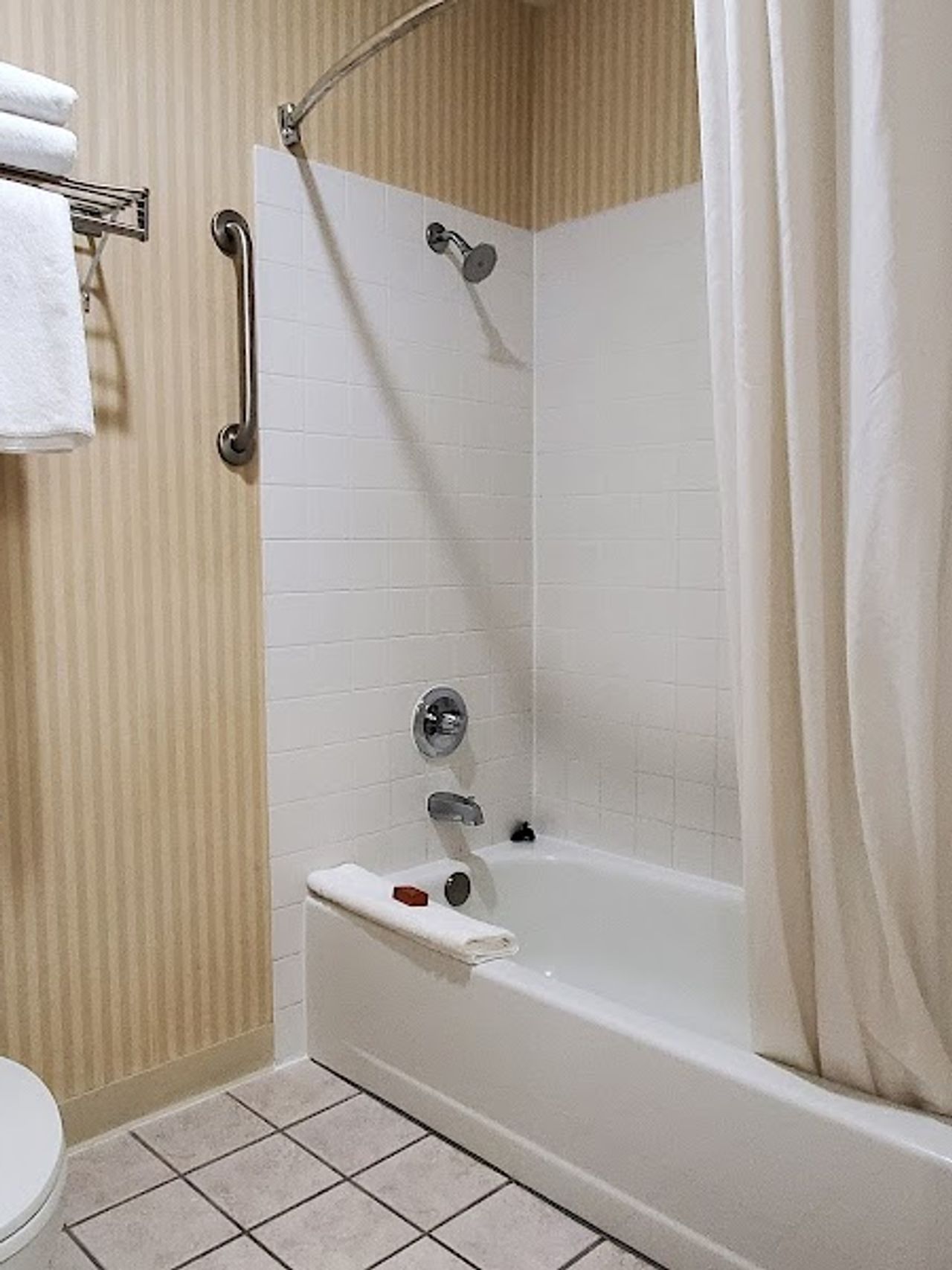Photo of Rogue Regency Inn & Suites