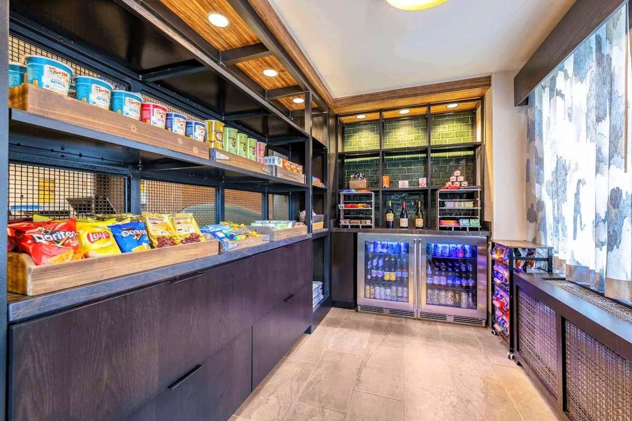 The Newberry Hotel Bend, Tapestry Collection by Hilton - Snack bar