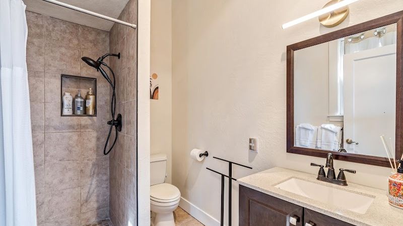 Photo of Cinnamon Bear Creekside Inn