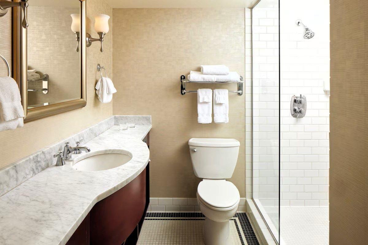 The Marcus Whitman Hotel & Conference Center - Bathroom