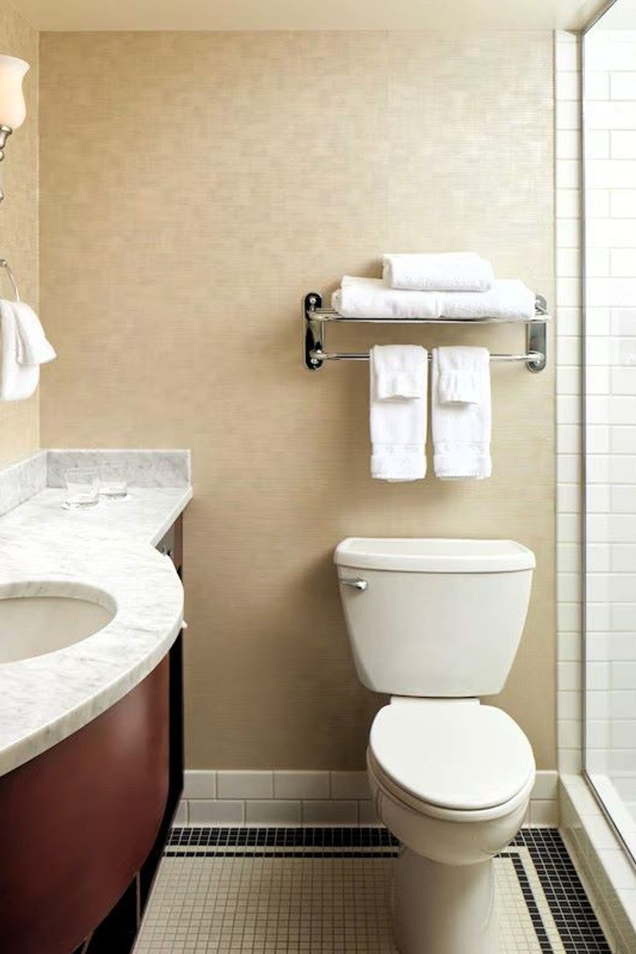 The Marcus Whitman Hotel & Conference Center - Bathroom