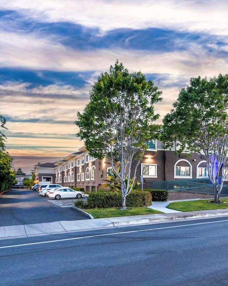 Holiday Inn Express & Suites Mountain View Silicon Valley, an IHG Hotel
