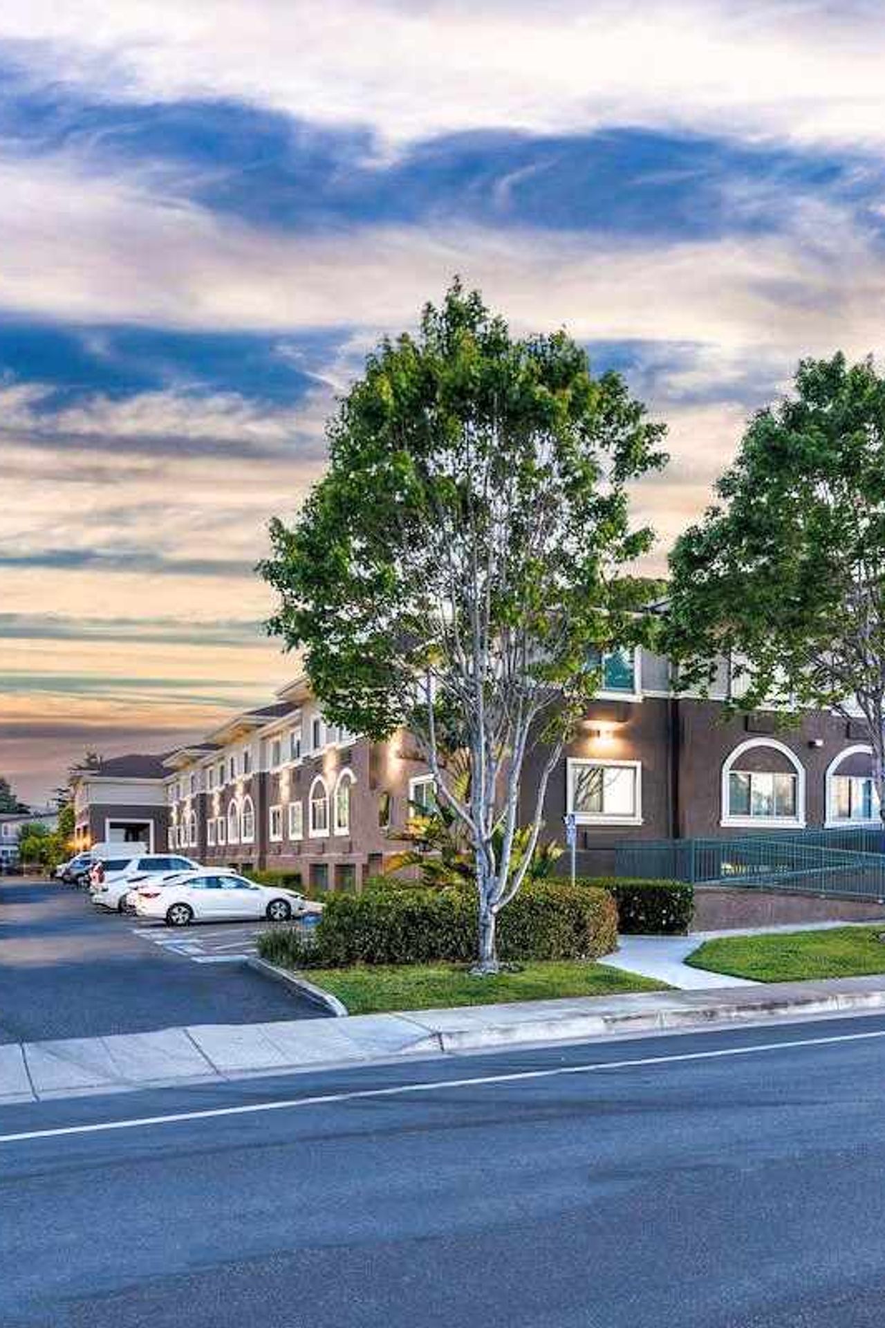Holiday Inn Express & Suites Mountain View Silicon Valley, an IHG Hotel
