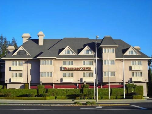 Woodcrest Hotel