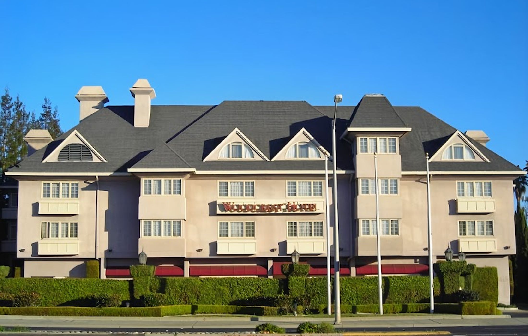 Woodcrest Hotel