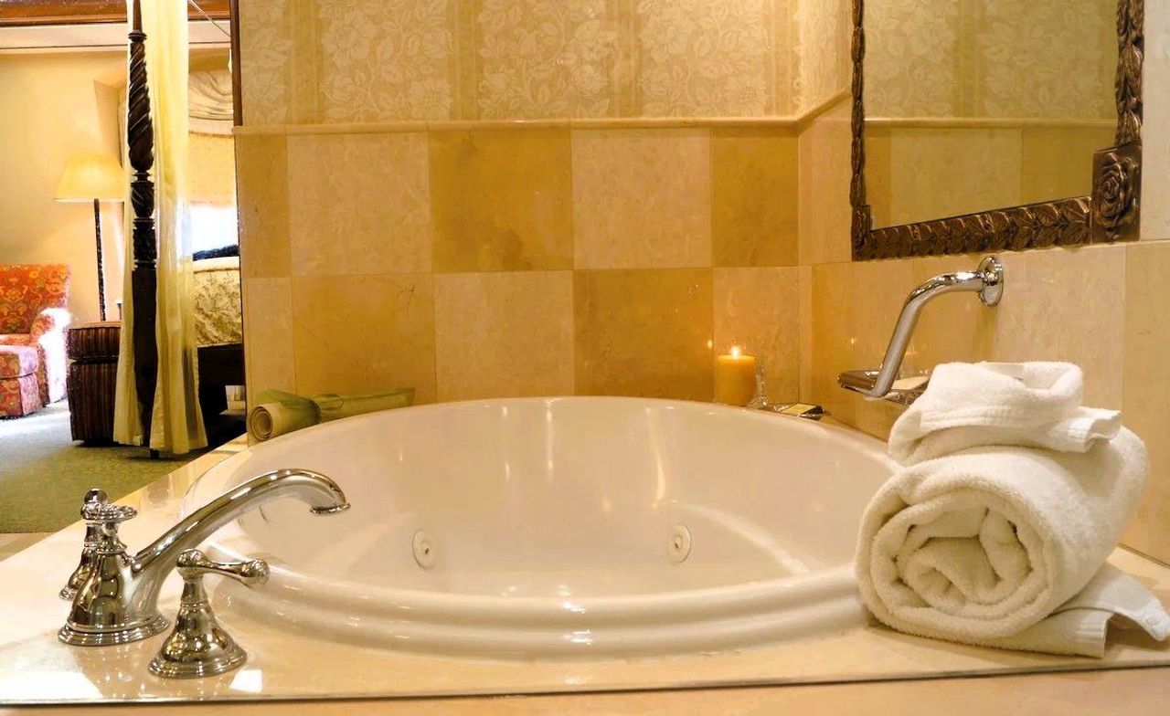 The Rose Hotel - Oversized jet tubs