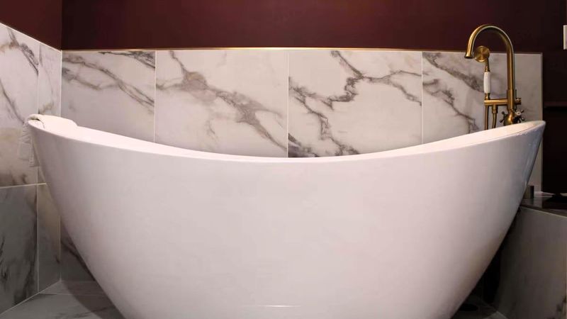 The Brooks Hotel - Madam’s Suite, soaker tub