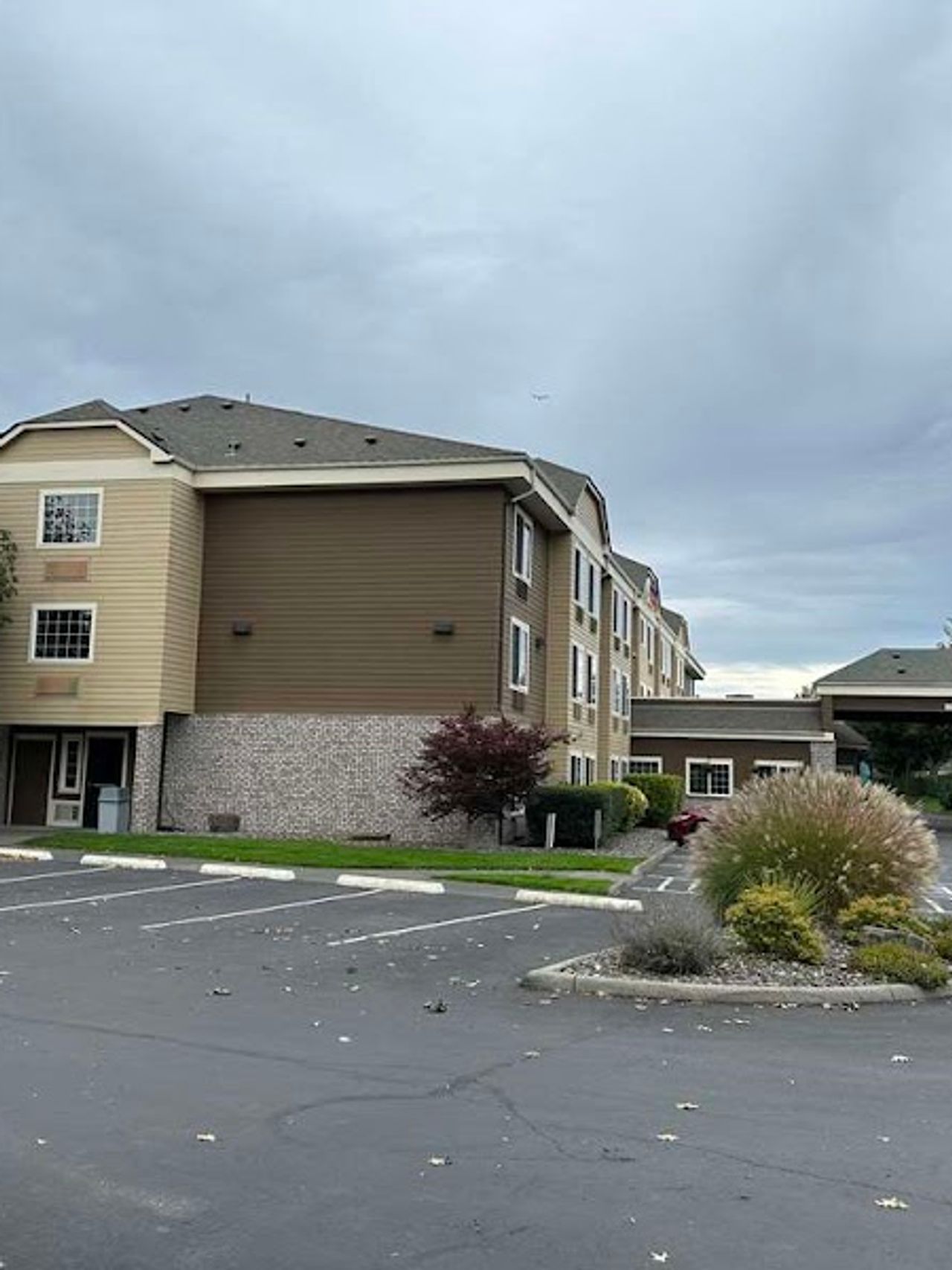 Photo of Best Western Columbia River Waterfront Hotel Astoria - Free Outdoor parking, 24 hours