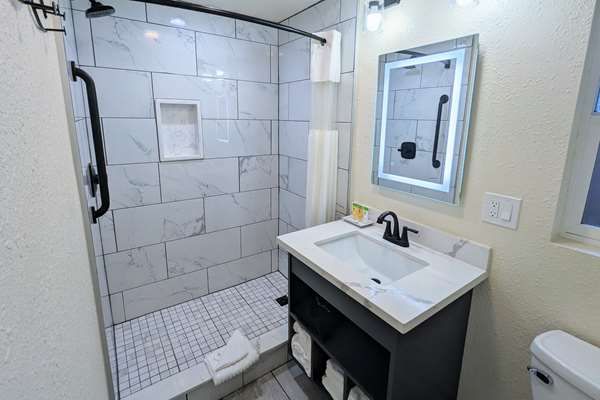 Photo of Clarion Collection Wilkie's Inn Pacific Grove - Monterey - Bathroom, Walk-in shower