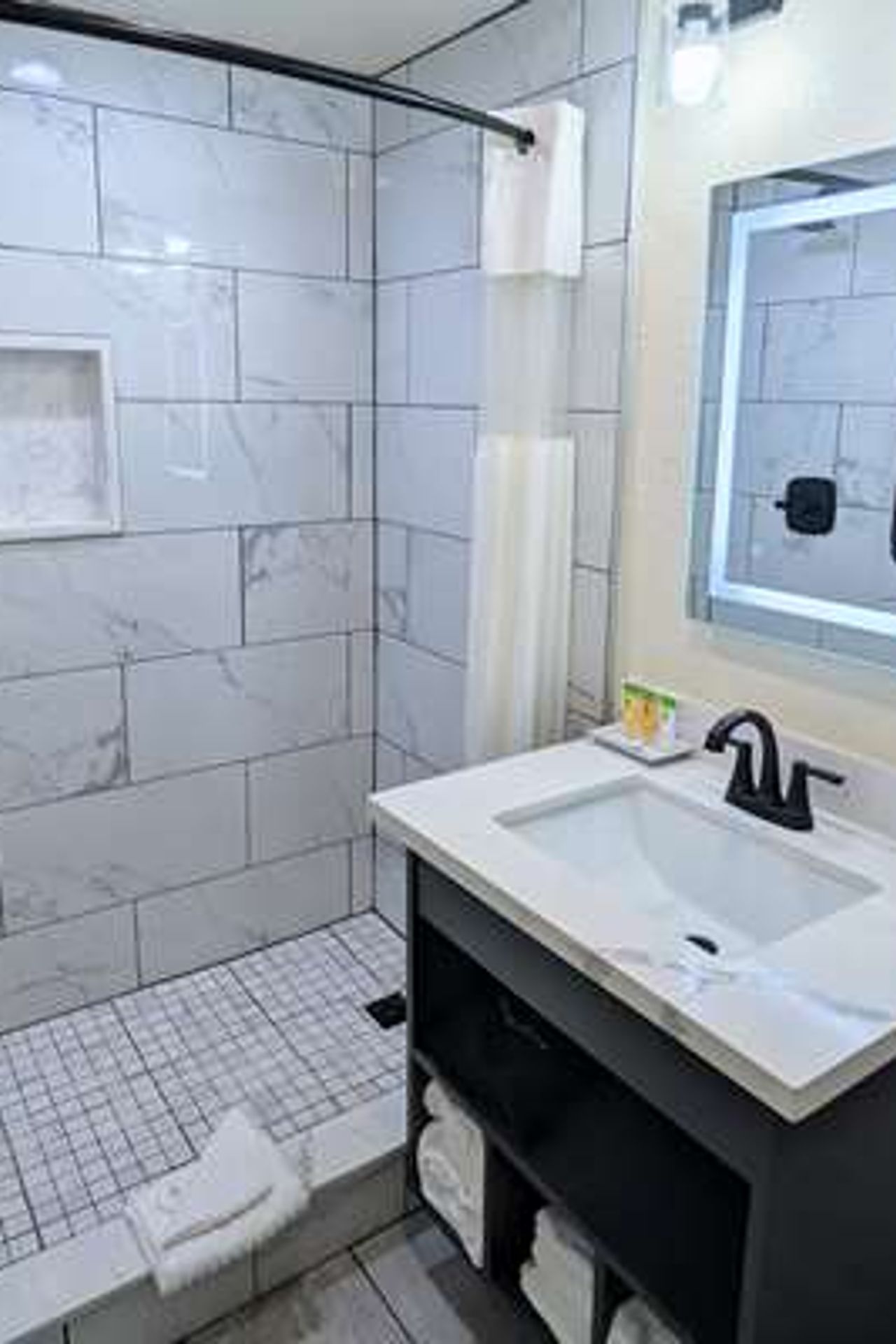 Photo of Clarion Collection Wilkie's Inn Pacific Grove - Monterey - Bathroom, Walk-in shower
