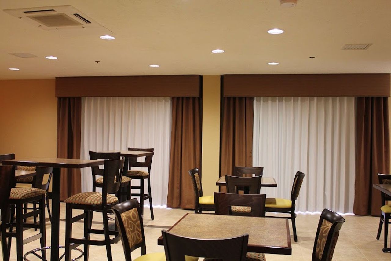 Photo of Best Western Grand Manor Inn - Complimentary breakfast