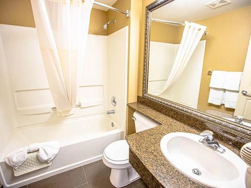 Photo of Ocean Paradise Hotel & Resort - Bathroom