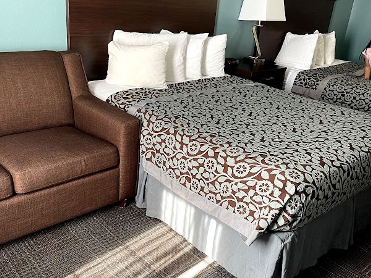 Photo of Days Inn & Suites by Wyndham Gresham