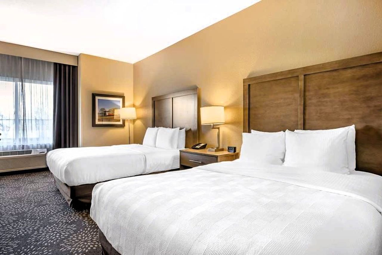 Best Western Columbia River Waterfront Hotel Astoria - Room, 2 queen beds