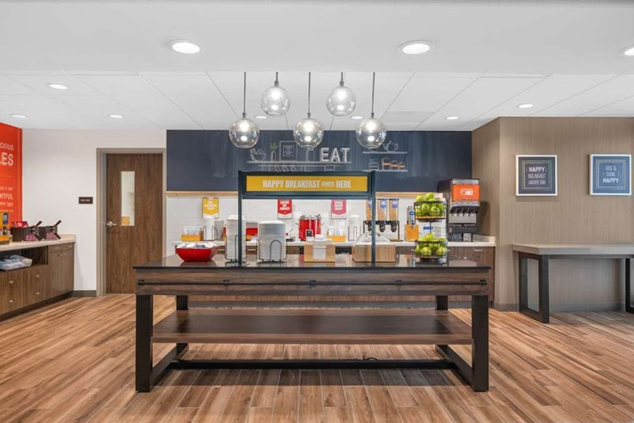 Photo of Hampton Inn & Suites Bakersfield Central