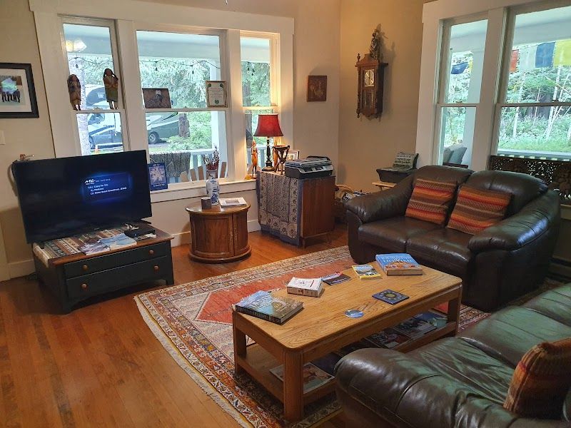 Photo of Mountain Meadows Inn Bed & Breakfast - Smart TV/DirectTV in inn living room