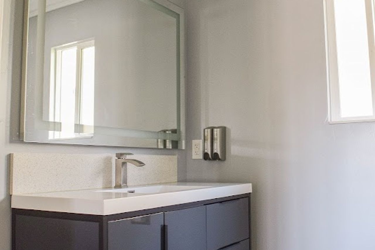 Photo of Lone Oak Lodge - Bathroom