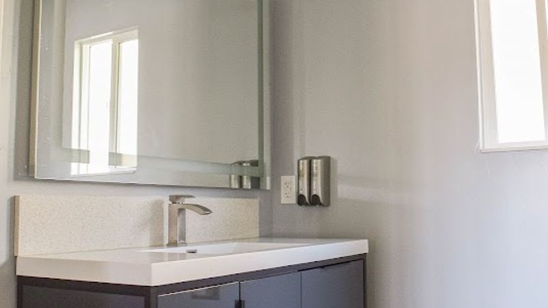 Photo of Lone Oak Lodge - Bathroom