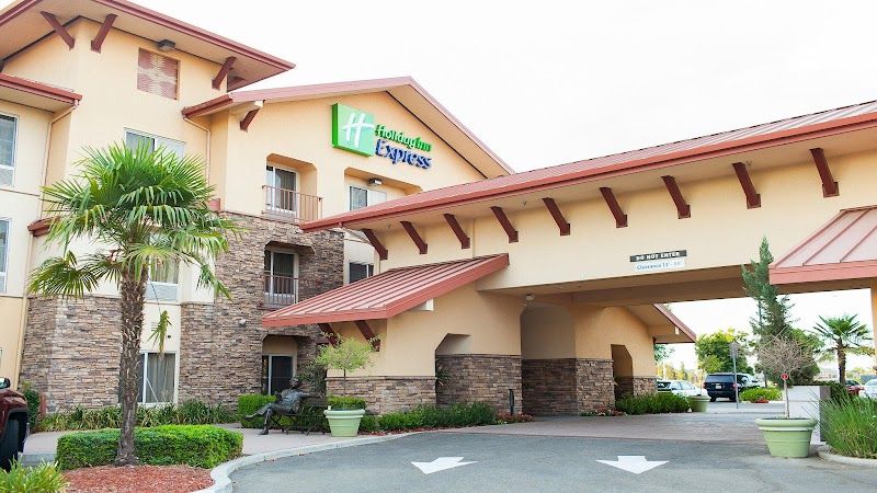 Holiday Inn Express & Suites Turlock-Hwy 99 by IHG
