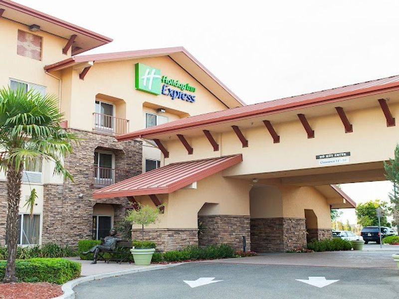 Holiday Inn Express & Suites Turlock-Hwy 99 by IHG