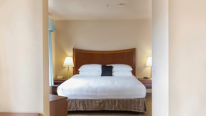 Photo of Red Lion Inn & Suites McMinnville