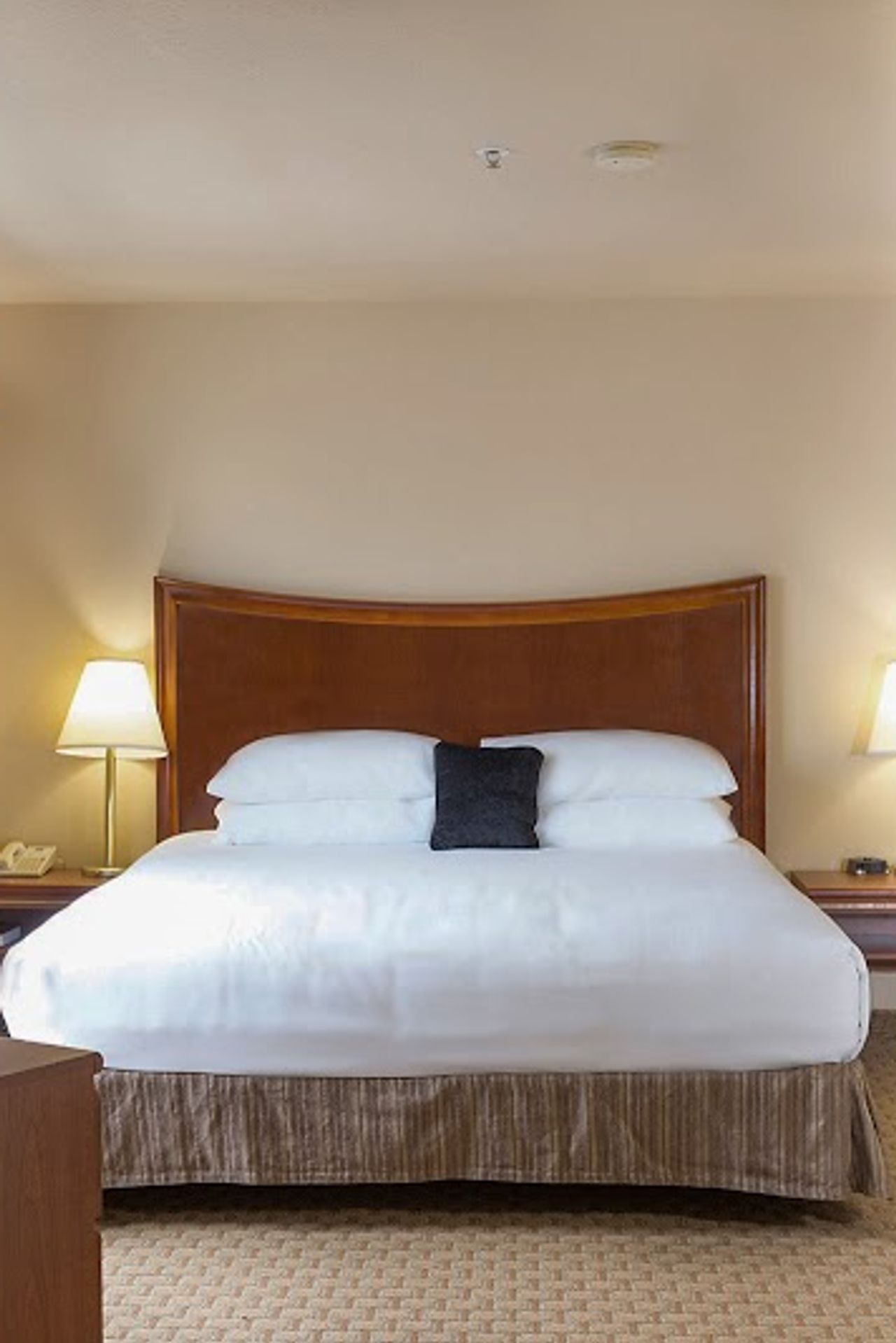 Photo of Red Lion Inn & Suites McMinnville