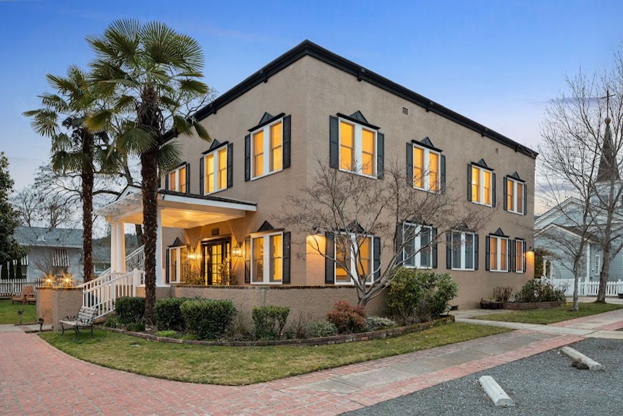 Photo of Magnolia Hotel