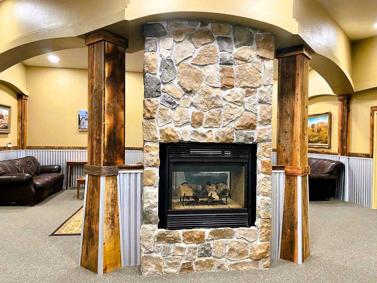 RED ROCK LODGE - Reception, Fireplace