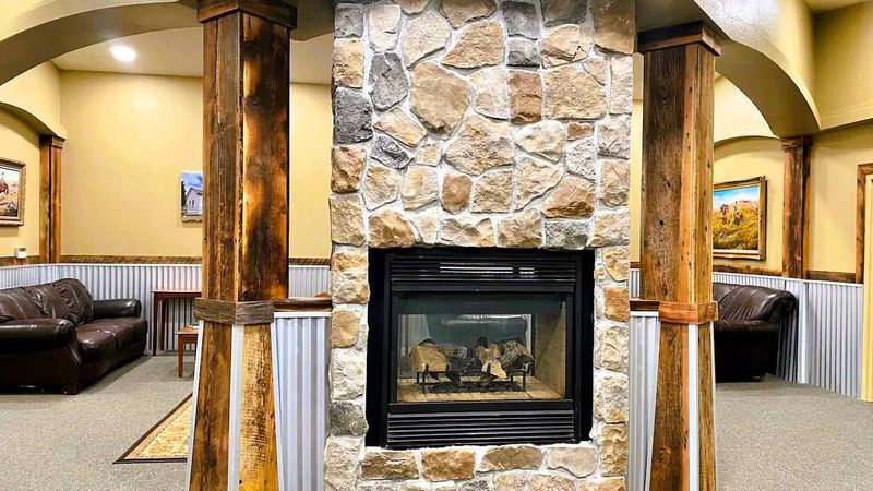 RED ROCK LODGE - Reception, Fireplace