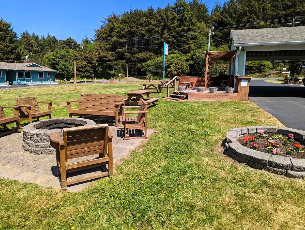 Silver Surf Motel - Outdoor Seating Area, Firepit