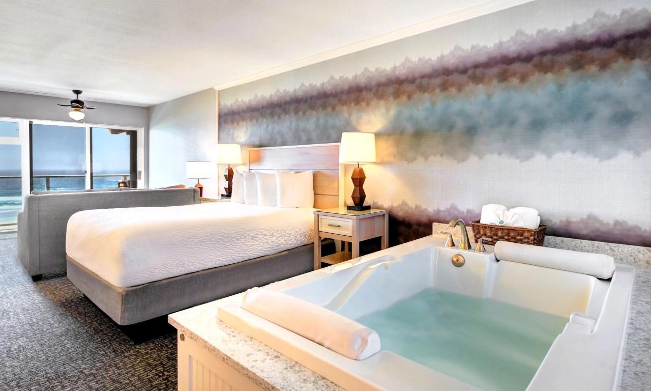 Hallmark Resort Newport - Suite, Private Jetted Tub