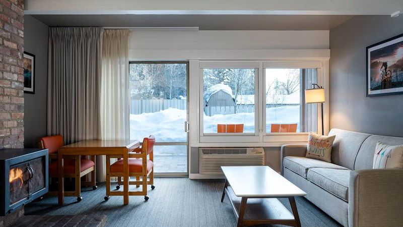 Tamarack Lodge - Standard Room, Fireplace