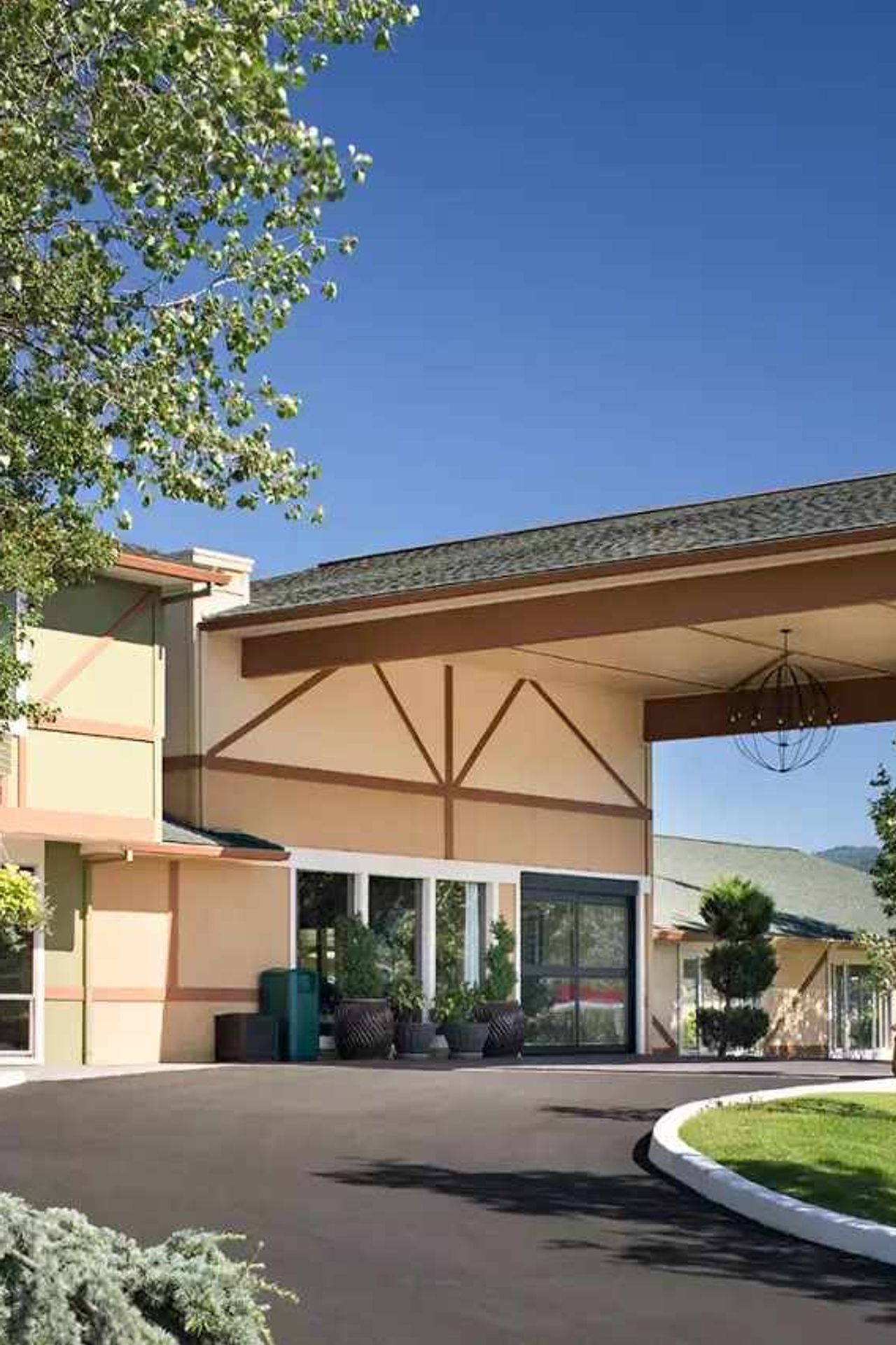 Comfort Inn & Suites by Comfort Inn & Suites - 5