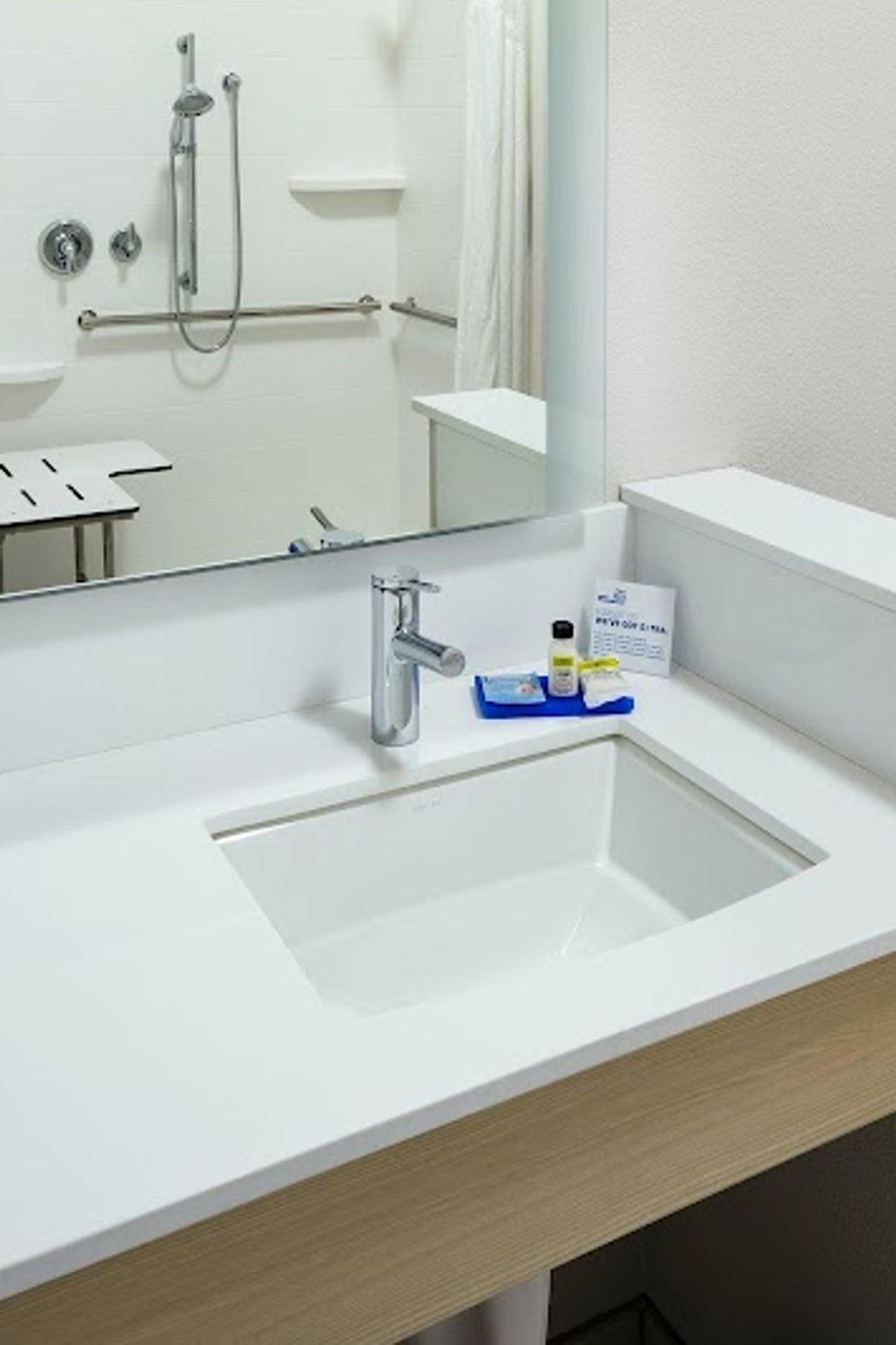 Photo of Holiday Inn Express & Suites Medford, an IHG Hotel