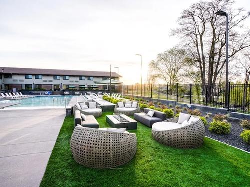 Ruby River Hotel