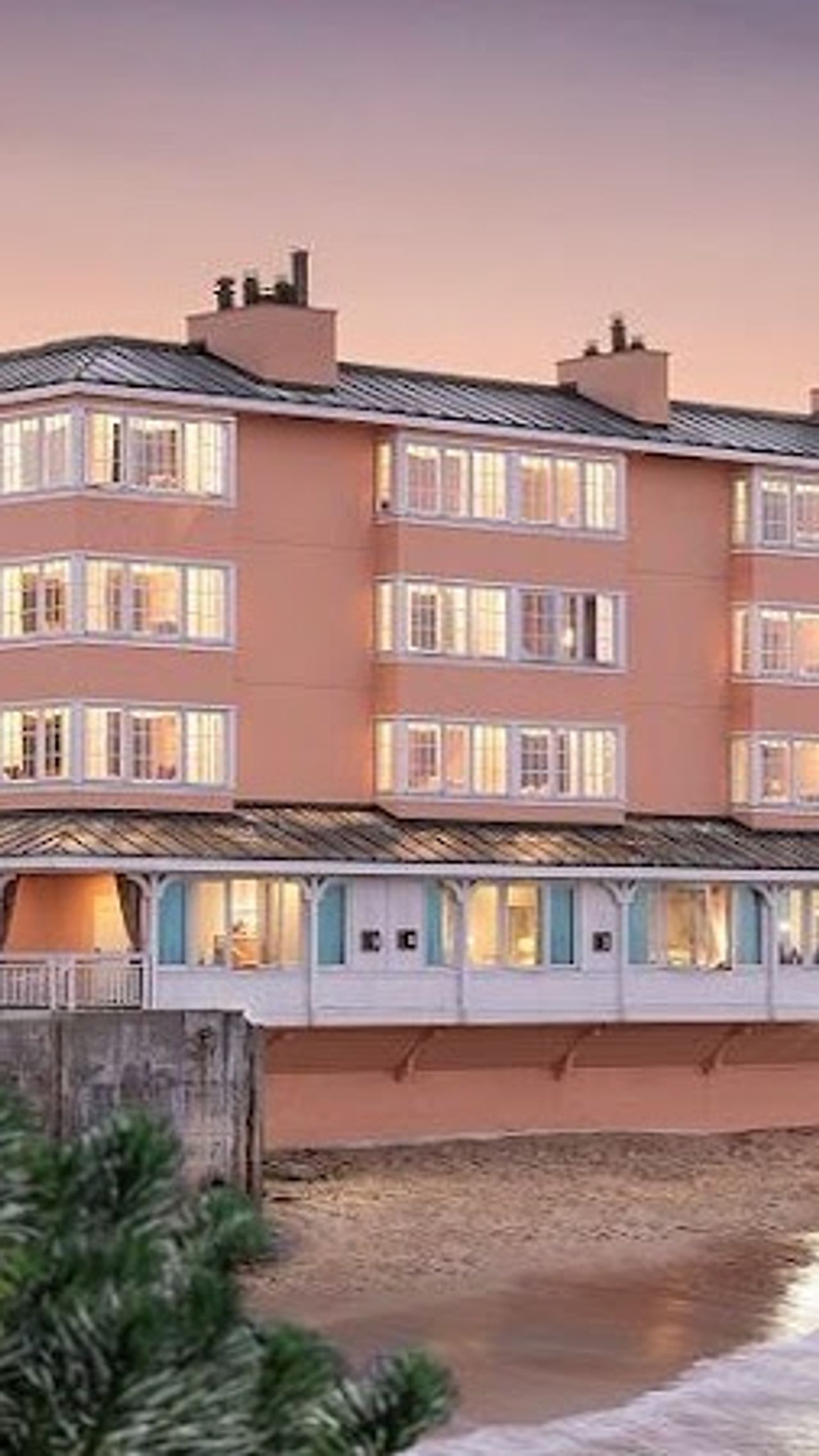 Photo of Spindrift Inn - Exterior